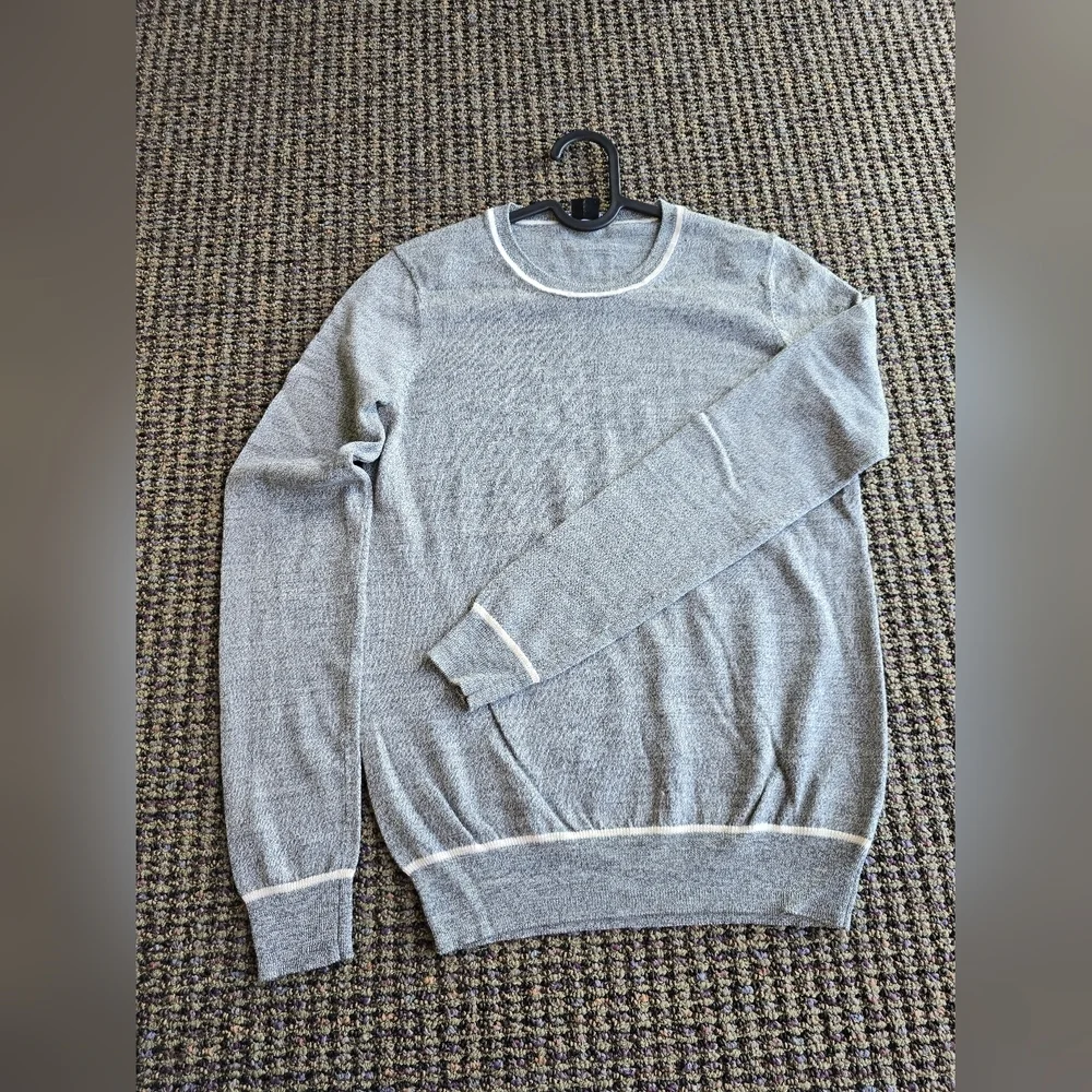 Theory Men's Gray Crewneck Sweater with Cream Trim